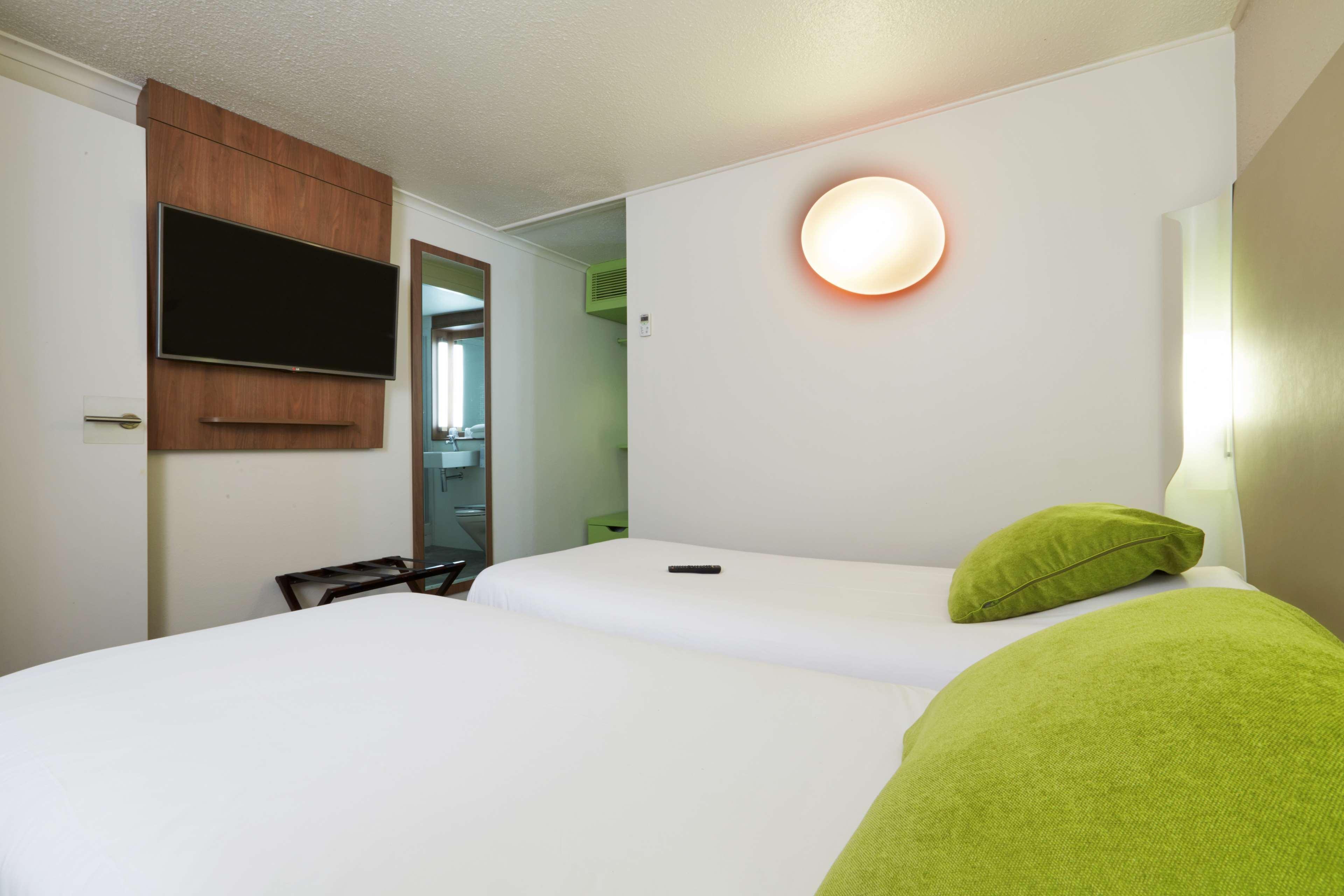 Campanile Montesson - Le Vesinet Hotel Bagian luar foto