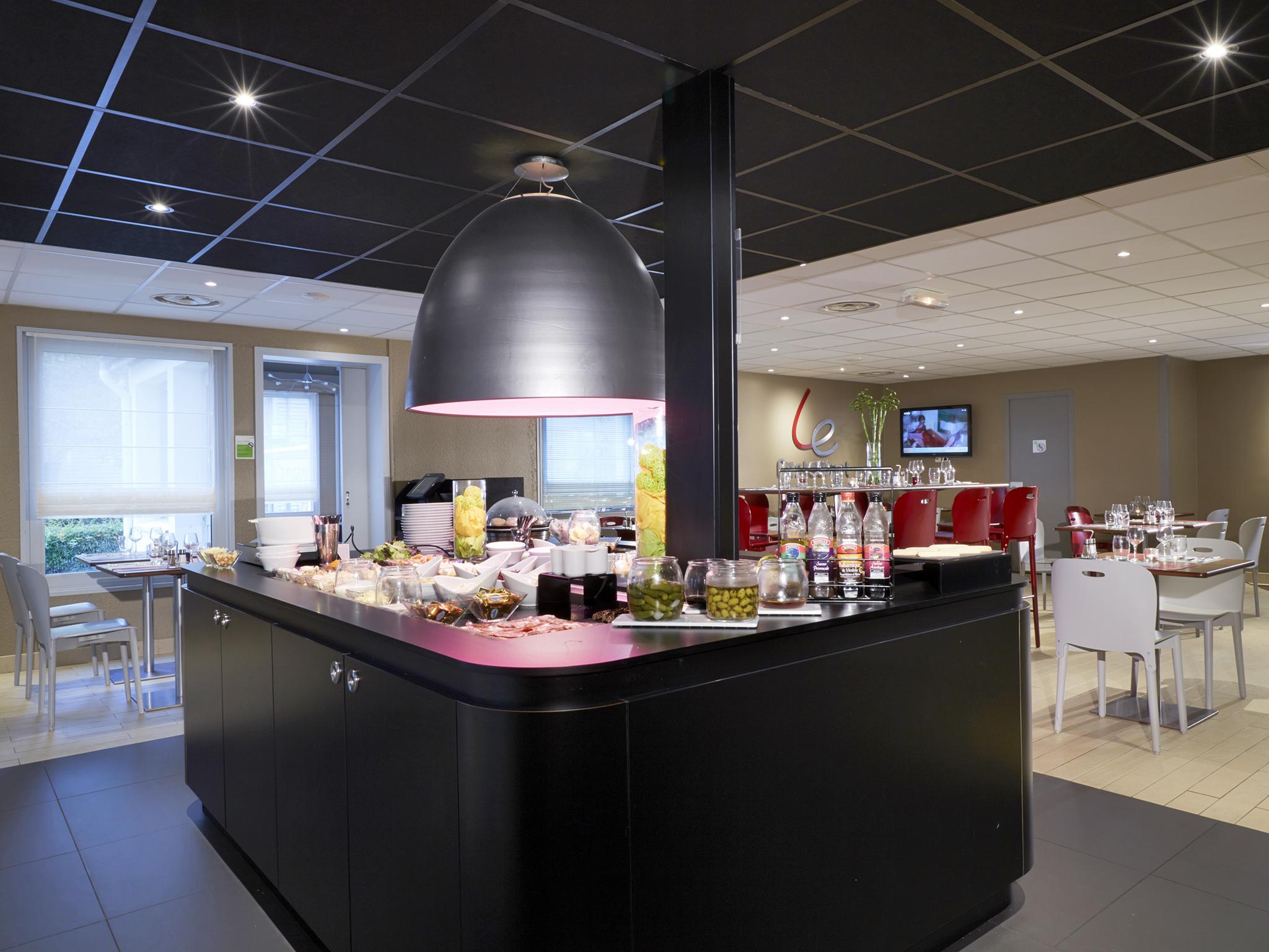 Campanile Montesson - Le Vesinet Hotel Bagian luar foto